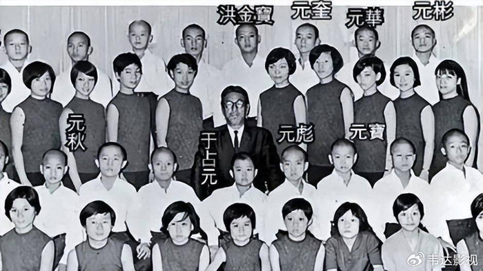 她和元华,成龙,洪金宝等功夫巨星师出同门,共同组成"七小福"