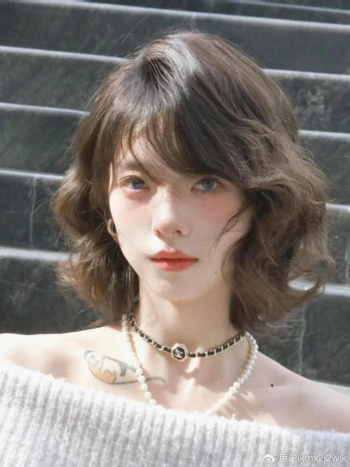 想换发型的姐妹看这里,锁骨发卷发真不错,越看越心动