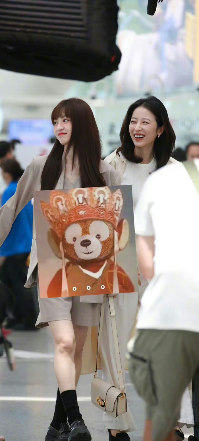 嗑到了田曦薇和周雨彤,美女同框真的好配|周雨彤|田曦薇|美女_新浪