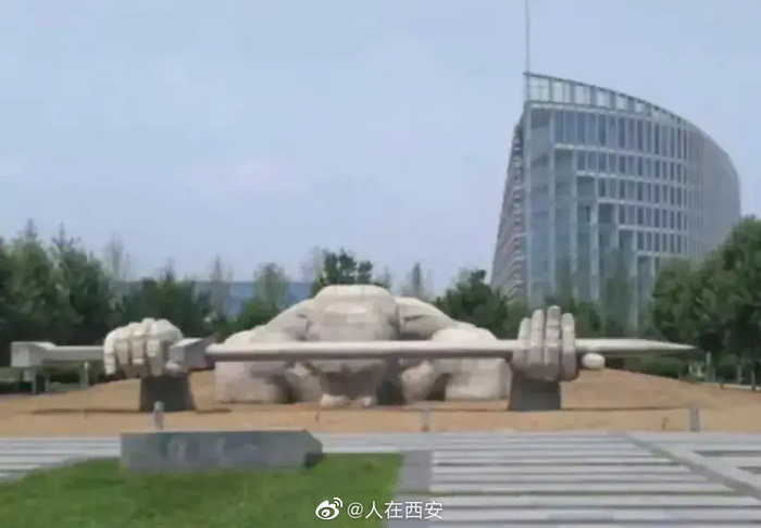 这所学校里,伫立着一位国防“铸剑人”|雕塑|西北工业大学|校园|一代|深深_新浪军事_新浪新闻