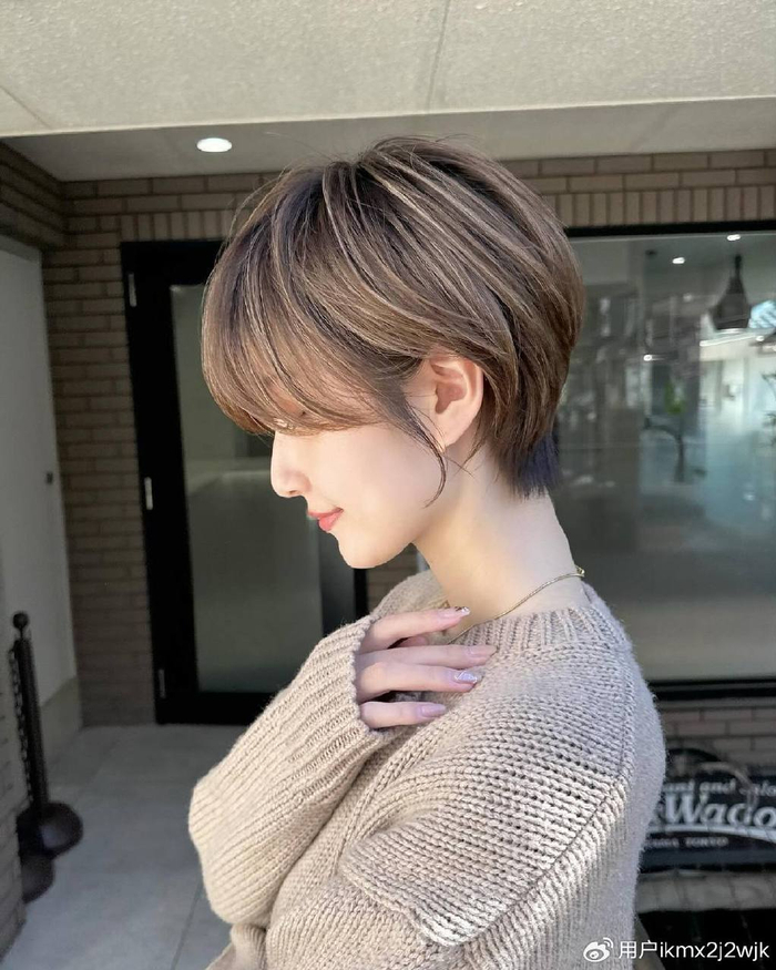 2024短发新潮流,挂耳短发就是不一样,展现你独特的美