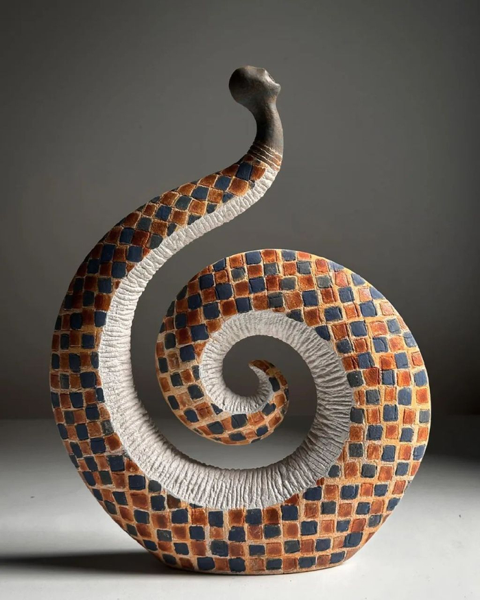 独特的抽象陶瓷作品有人不屑一顾有人视若珍宝