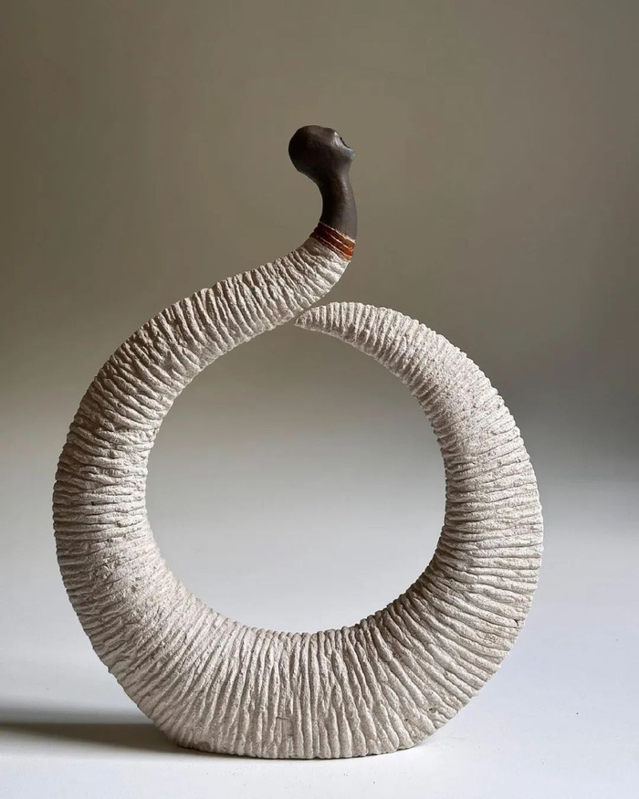 独特的抽象陶瓷作品有人不屑一顾有人视若珍宝