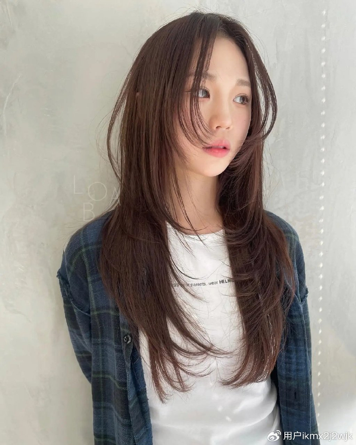 女士长碎发:修颜瘦脸显高级,解锁你的时尚新魅力|发型|修颜|瘦脸_新浪