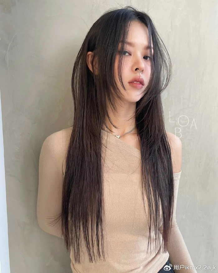 女士长碎发:修颜瘦脸显高级,解锁你的时尚新魅力|发型|修颜|瘦脸_新浪