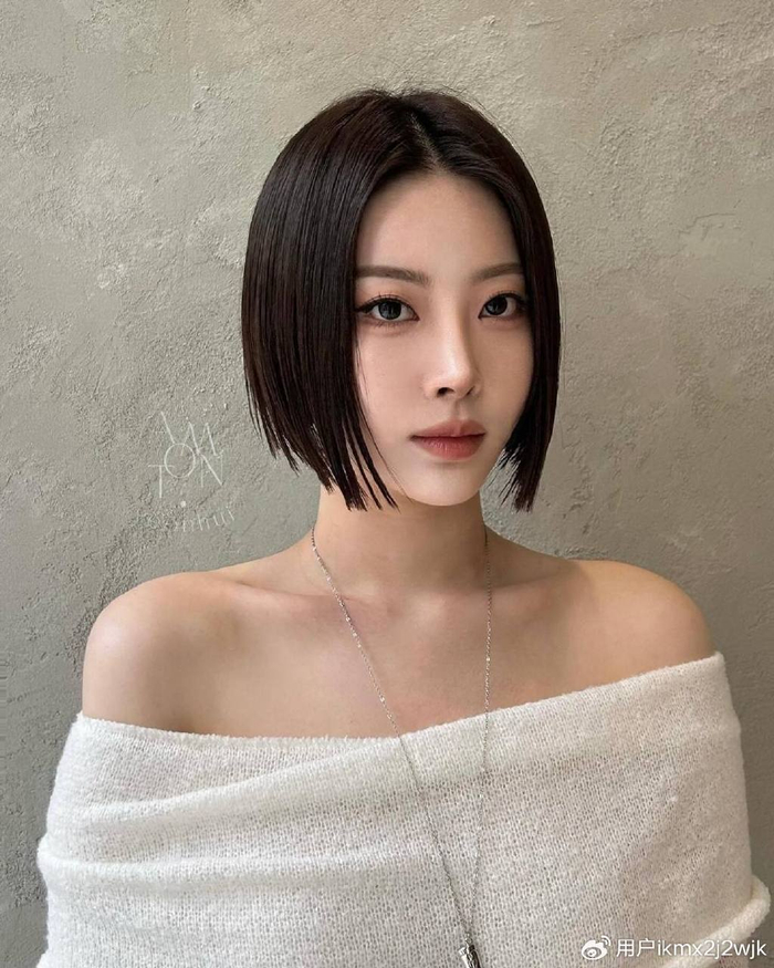 越简单越时尚,一刀切直发波波头,你的发型新选择