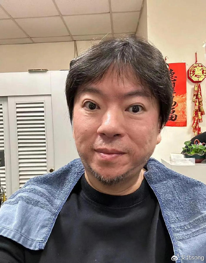 54岁高晓松近照曝光!身材暴瘦脸小了一圈,高调晒自拍疑似想复出|明星路透|音乐|华晨宇|周处|泰勒斯威夫特_新浪娱乐_新浪新闻