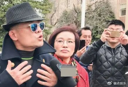 事实证明,“消失”六年的周立波,已经走上了一条不归路