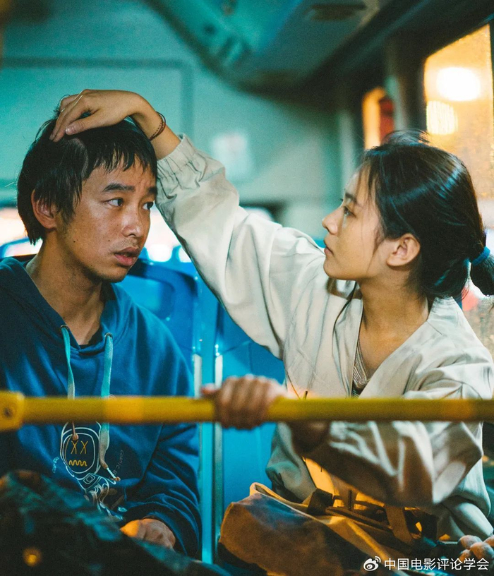 《我们一起摇太阳》剧照接下来关于"再来一瓶"的设计,更为充分地体现