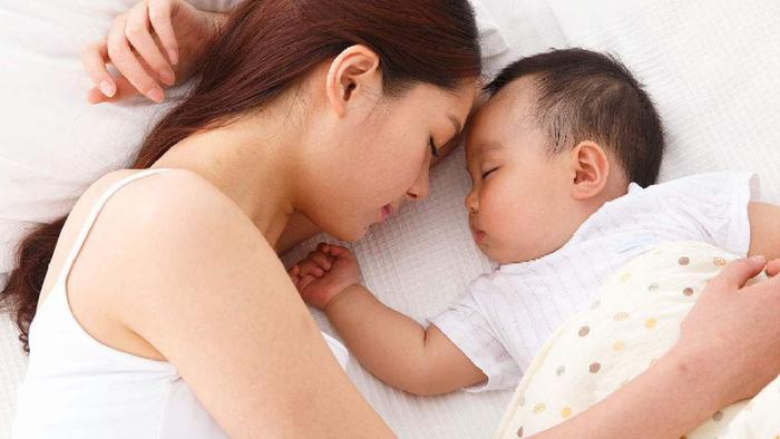 才知道，3 岁前孩子必须和妈妈睡，对成长竟有如此关键影响