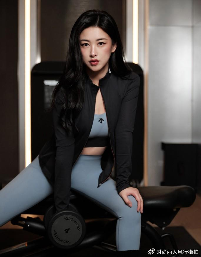 亚洲最美面孔朱珠暴瘦50斤穿背心露纤细腰身不像刚生娃的