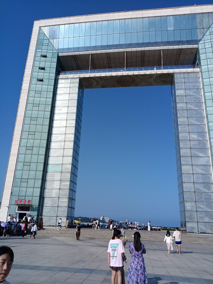 威海市区的一个地标性建筑"幸福门"__财经头条