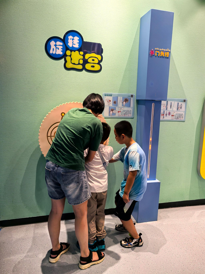 山东省科技馆,美名在外名不虚传,可惜的是游客太多,有些设备还在维修