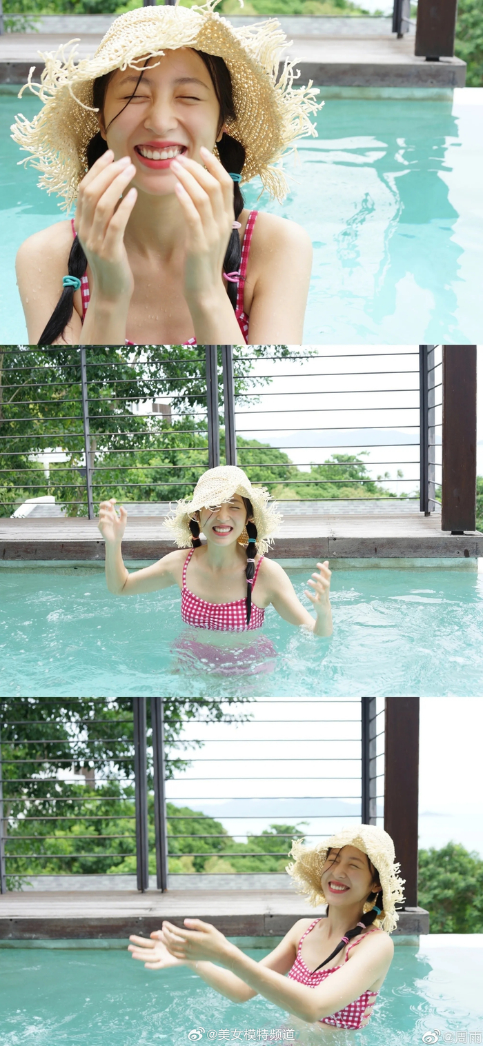 周雨彤玫红色泳装旧照