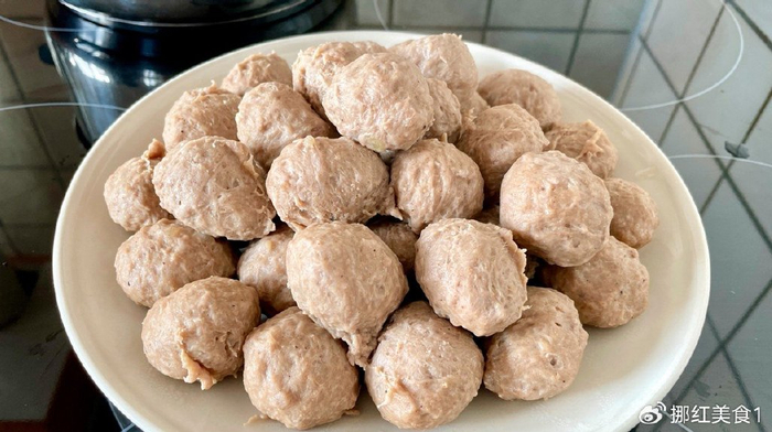 以氽牛肉丸子为例详细介绍,让大家在家也能轻松制作出美味的汆肉丸子