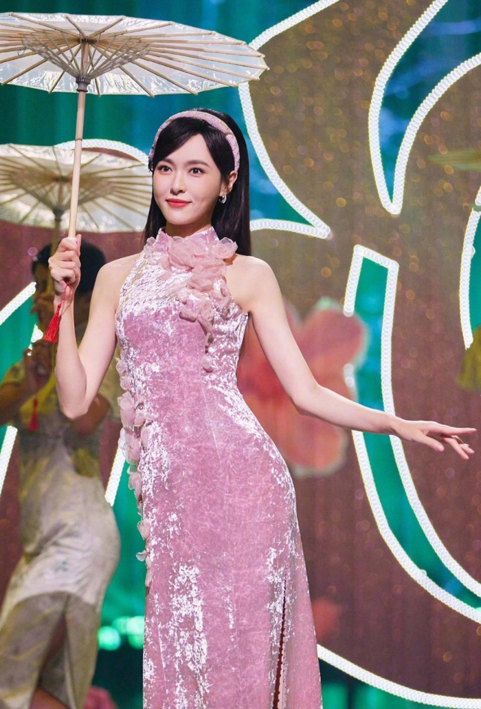 唐嫣节目中三套旗袍造型也太惊艳了身材比例好好