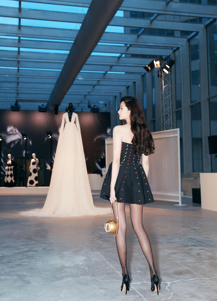 关晓彤丝袜长腿系列组图|丝袜|关晓彤_新浪新闻