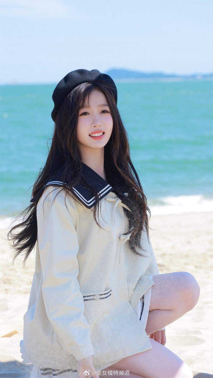 虞书欣夏日海边水手服