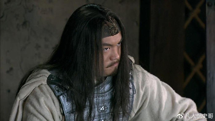 并且当时马超还有一个肢体动作,超捶胸吐血,这四个字可不是在演戏.