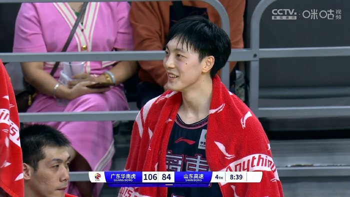 周琦21 8隔扣小鲨鱼,胡明轩20分威姆斯得分王,贝尔力压沃特斯|贝尔