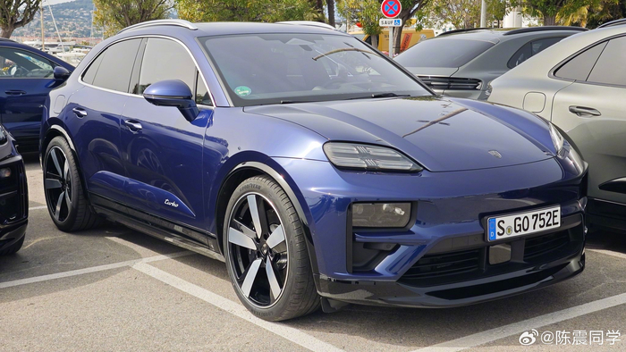 保时捷全新纯电macan同学们喜欢哪个颜色