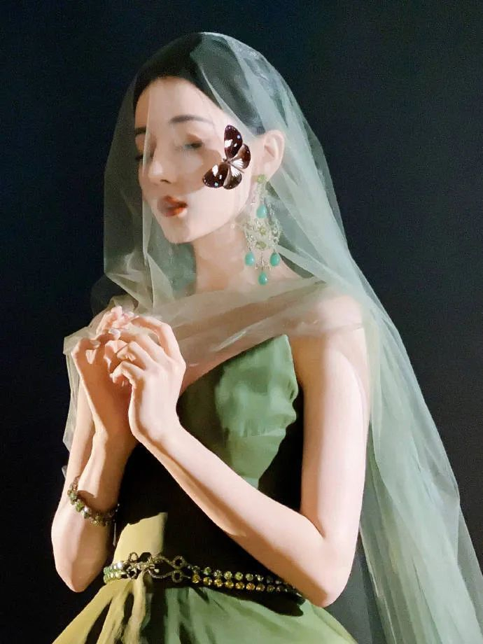 仿佛从古典油画中走出的仙女|迪丽热巴|油画|绿色_新浪新闻