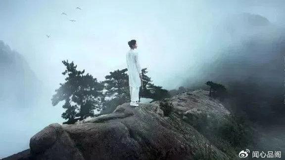 原创|经常穿旧衣服的女人，多半是这2种命运
