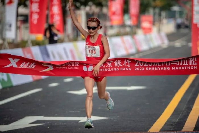 沈阳马拉松白丽破纪录夺冠,重点秀恩爱!|马拉松|白丽|沈阳_新浪新闻