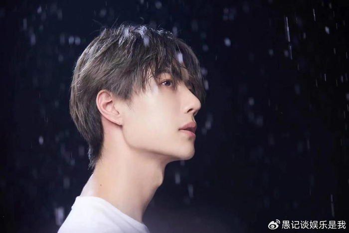 王一博的街舞天赋与娱乐圈的练习生之路:努力与梦想的结晶