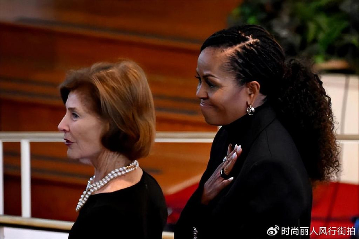 新旧第一夫人出席卡特夫人葬礼拜登夫人穿黑丝袜布什夫人温婉