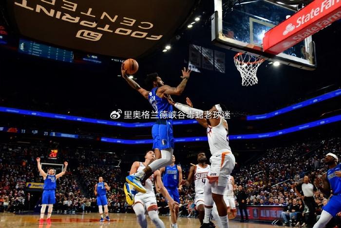 本場比賽中,獨行俠的先發鋒線大將小德里克-瓊斯(derrick jones jr.