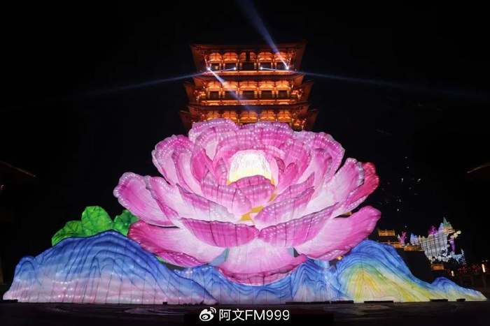 研究在地文化,呈现最富有洛阳牡丹雍容华贵气质的灯组主题和造型设计