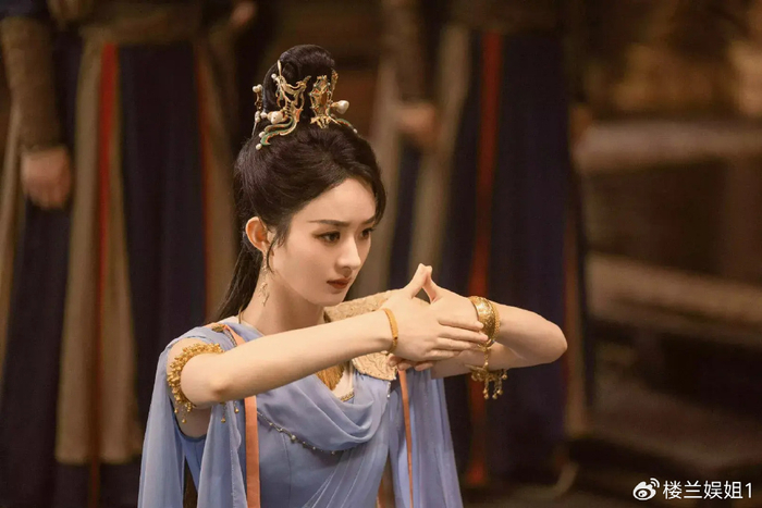 《与凤行》定档惹鹅芒大战,黑子吐槽配音,赵丽颖能否再掀收视狂潮