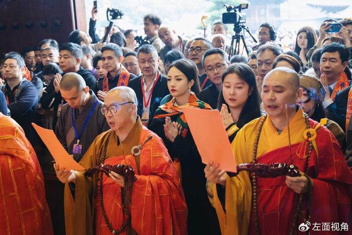 项亮月女士出席宁波香山教寺开光庆典