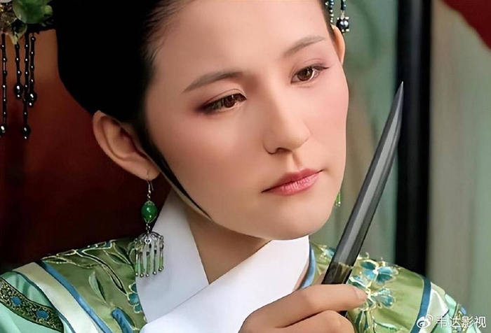 别折磨观众了,37岁混进央视演律师,雷人又无脑|央视|热依扎|哭戏_新浪