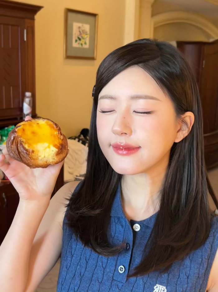 赵露思发图晒自己敷面膜还把痘痘位置标注出来给大家分享日常