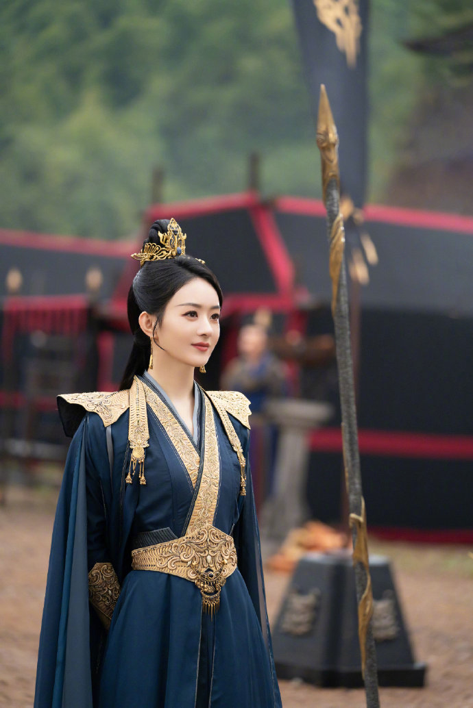 沈璃飘逸墨衣剧照来袭不愧是意气风发的碧苍王美丽与帅气并存