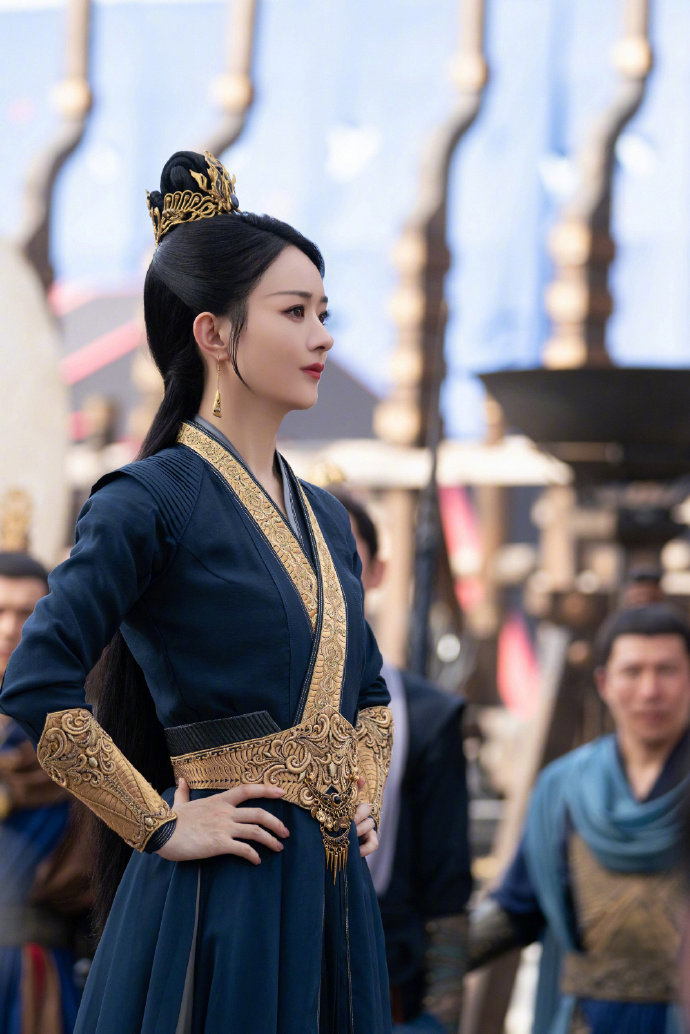 沈璃飘逸墨衣剧照来袭不愧是意气风发的碧苍王美丽与帅气并存