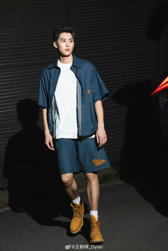 王鹤棣hi6回归黑发啦,真的帅到不行,一眼就心动的感觉