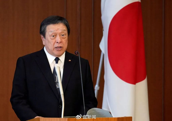 直新闻:刘先生,对于日本内阁会议通过的新版《防卫白皮书》,你有些