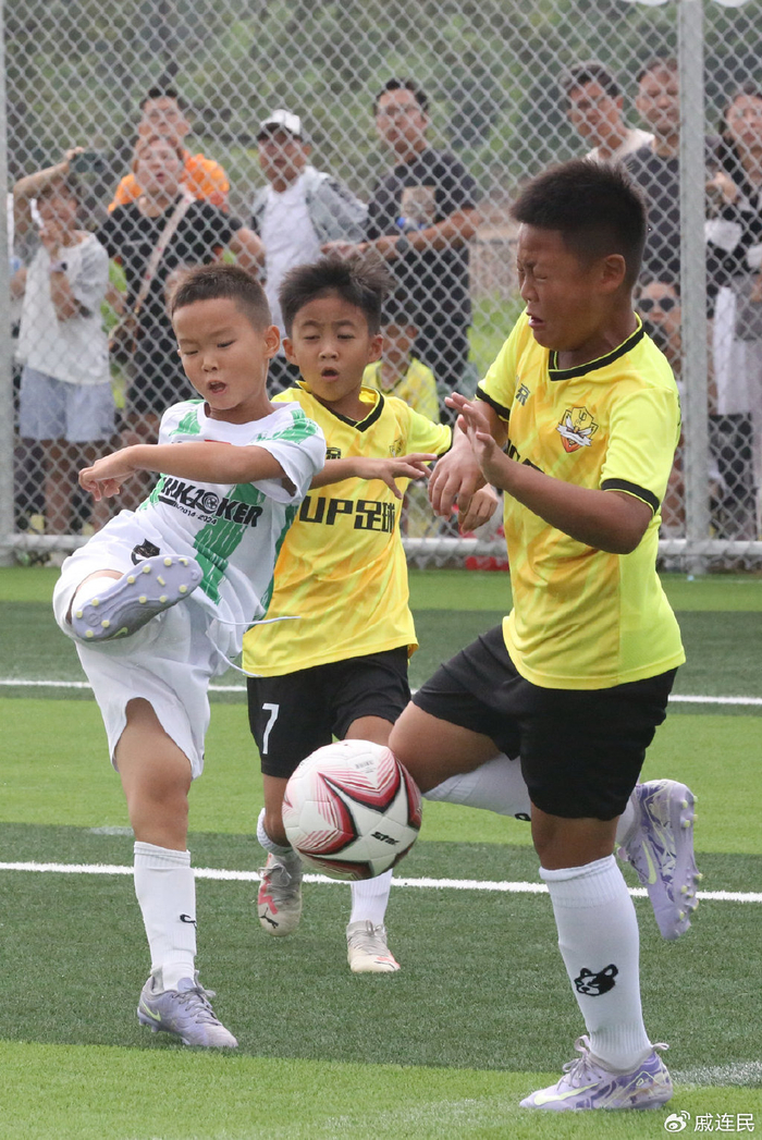 汗水浇灌荣耀奖牌见证成长 第42届滴滴百队杯五人制足球赛收官