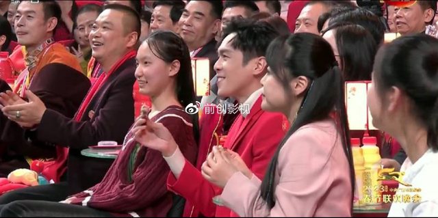 春晚相声被吐槽不好笑？岳云鹏幽默回应：过年了大家乐呵乐呵就好|孙越|春节联欢晚会|节目|张若昀|小品_新浪娱乐_新浪新闻