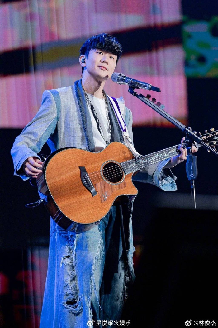 累计近十二万乐迷见证 解锁首位在大莲花连唱歌手的新