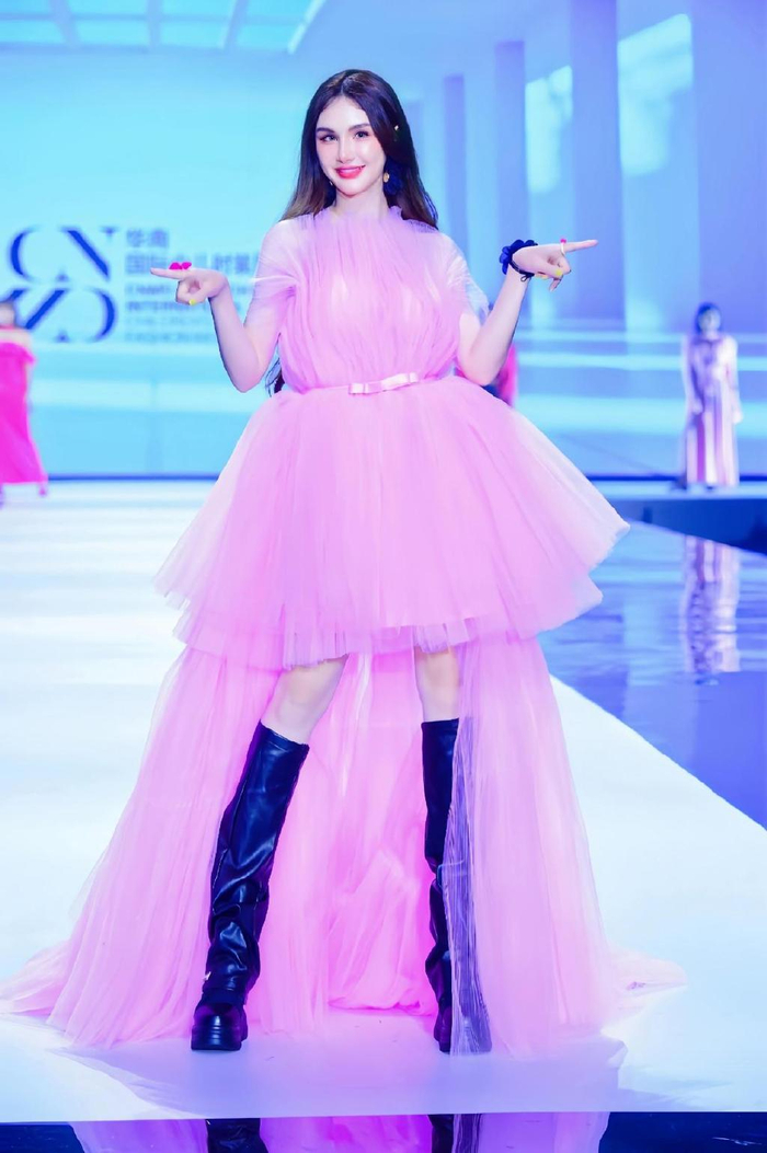 时尚北京杂志专访女演员歌手张一禾在春天绽放多元人生