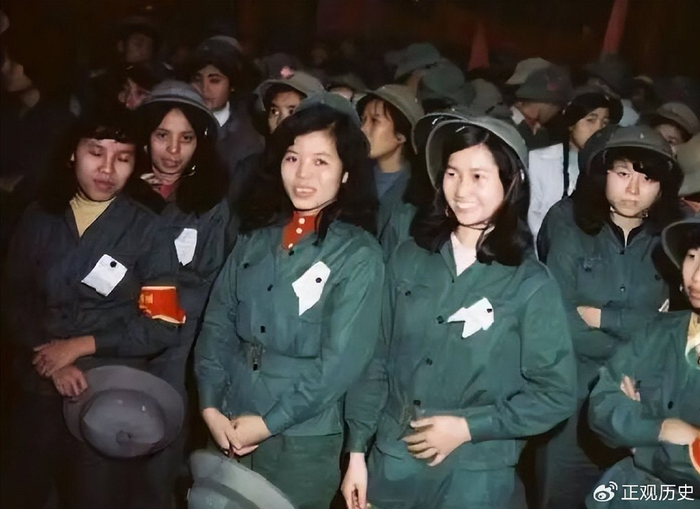 越南女特工潜入部队不好脱衣检查张万年摸手掌看脚板