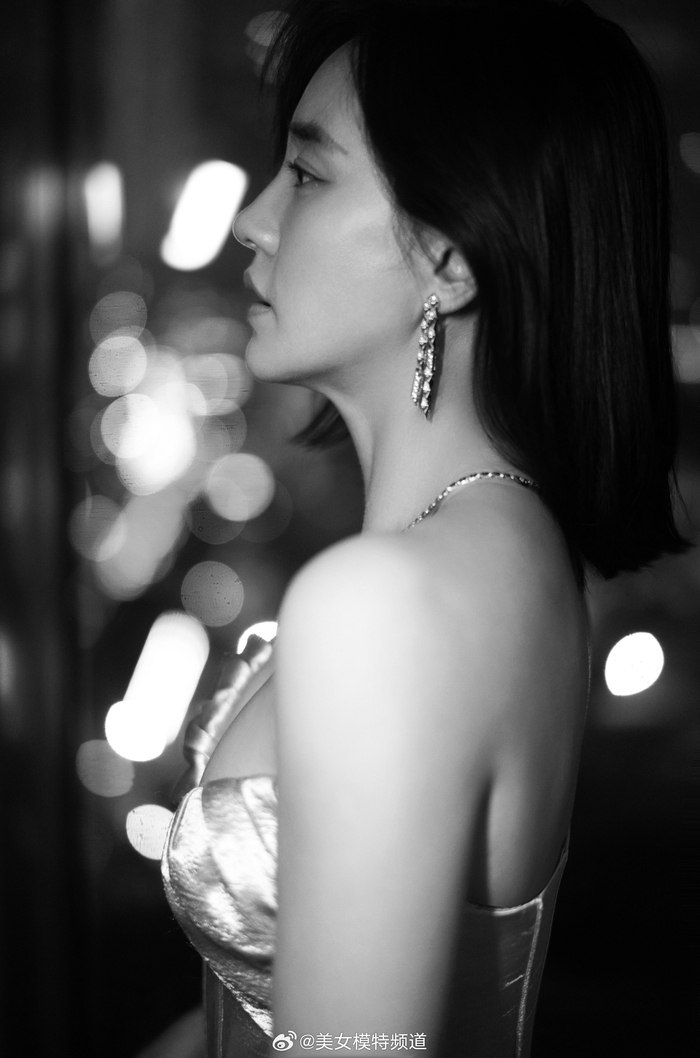 王智银色抹胸裙