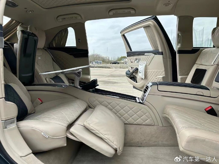 奢华的移动行宫迈巴赫s680pullman