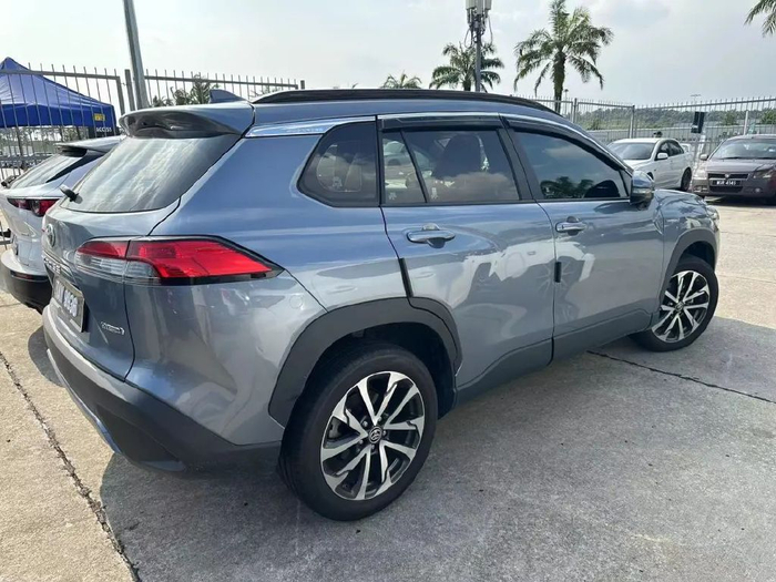 斯巴鲁 翼豹 sti丰田gr卡罗拉,3车并排,留意车后的三个平行的排气管