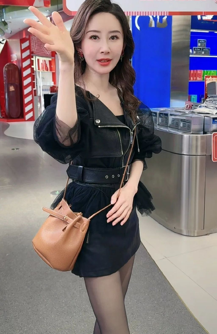 舒畅悄悄变样了?近照撞脸多位女明星,辨识度下降变网红脸