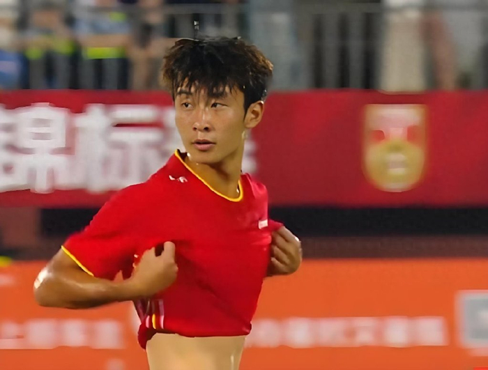 1-1！中国男足国少憾平日本，希望之星失单刀+空门，拼劲得到认可